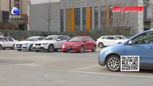 小區(qū)停車難 “搶車位”背后的停車亂象