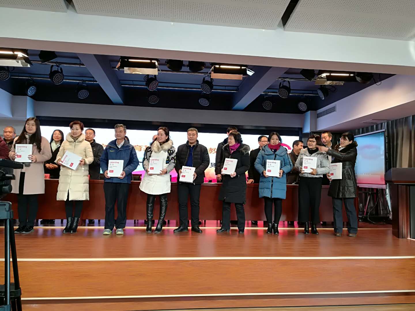 我市舉行“助力教育信息化”捐贈(zèng)活動(dòng)啟動(dòng)儀式