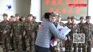 鮮花送雷鋒 善美在廊坊：獻(xiàn)給身邊的“活雷鋒”消防戰(zhàn)士