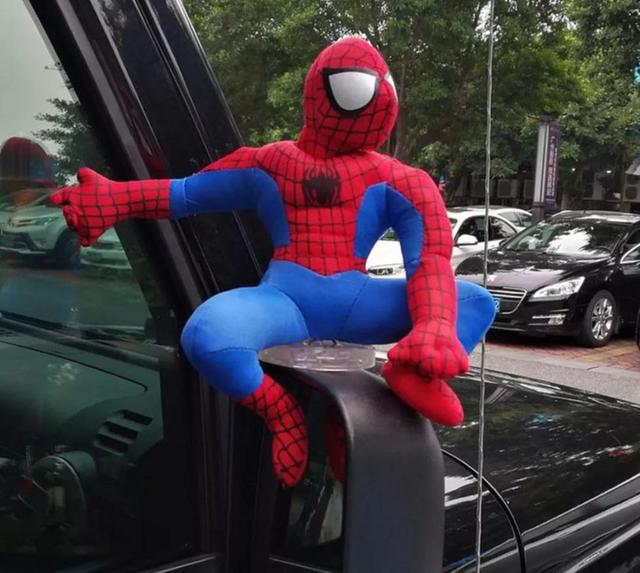 車主注意！車上貼了這種東西，引發(fā)事故要負全責