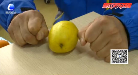 放風(fēng)箏有隱患 記者帶你做實驗