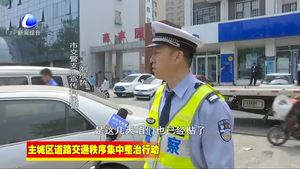 市交警支隊重點整治違法亂停車行為