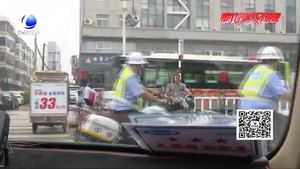 男子手腕受傷鮮血直流 交警“的哥”合力緊急送醫(yī)