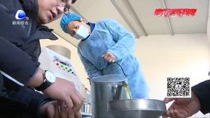 “脫貧戶”李國(guó)術(shù) 榨油踏上幸福路