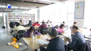 圖書管理忙充電 市民享受“文化春節(jié)”