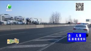 高速路上遇團霧天氣要慢行