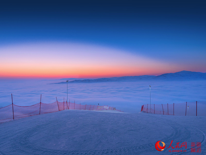 3月7日，新疆阿勒泰市出現(xiàn)云海奇觀。