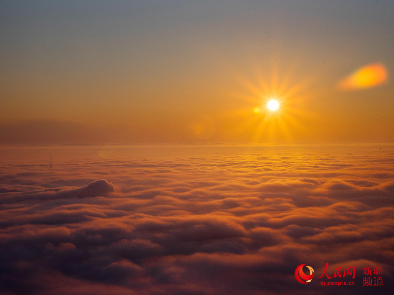 3月7日，新疆阿勒泰市出現(xiàn)云海奇觀。