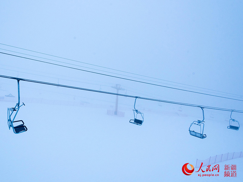 3月7日，新疆阿勒泰市出現(xiàn)云海奇觀。