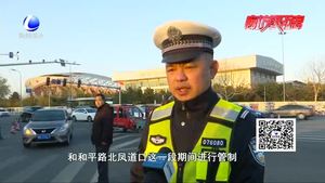 交警實行交通管制 全力保障中超聯(lián)賽道路暢通