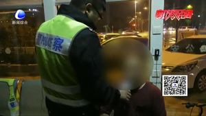 酒后駕車被查  夫妻耍鬧拒配合