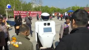 智能機器人在我市游園正式“上崗”