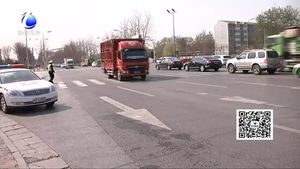 五一小長假來臨 交警為市民出行保駕護航