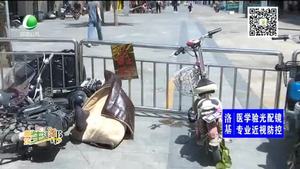 非機(jī)動車亂停亂放 影響市容市貌