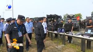 市公安局開展特巡警“亮劍2019”拉動演練