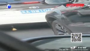 車載“小黃鴨”路上飛 交警提醒存隱患