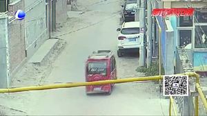 交警迅速查處一肇事逃逸車(chē)輛 當(dāng)事人送錦旗致謝