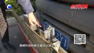 勞動(dòng)人民智慧高  環(huán)衛(wèi)工人自制清掃落葉“神器”