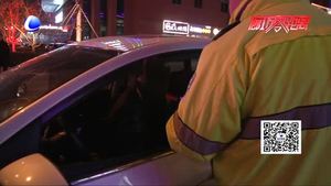 酒駕零容忍 交警持續(xù)推進夜查行動