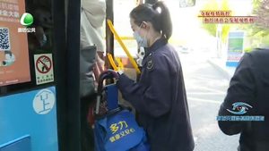 五一致敬勞動者：記者體驗(yàn)公交文明引導(dǎo)員 護(hù)航市民文明出行