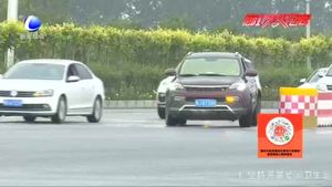 夏季車內(nèi)溫度高 把孩子忘在車?yán)锞烤褂卸辔ｋU(xiǎn)？