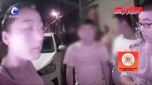 零距離·交通：倒車(chē)相撞出事故 前車(chē)竟是醉酒駕車(chē)