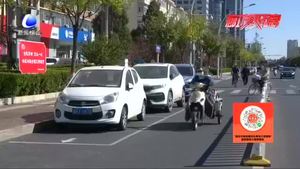 零距離·天氣：深秋時節(jié)秋風涼 早晚出行添衣裳