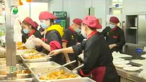 【厲行節(jié)儉 反對浪費】廊坊師范學院：光盤行動成為校園新時尚