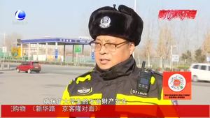 零距離·交通：黑校車超員200%以上 駕駛員涉嫌危險駕駛罪被刑拘