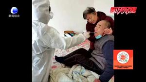 六旬村醫(yī)主動(dòng)請(qǐng)纓 奔赴核酸檢測一線