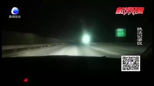 為圖便利 貨車(chē)拖著“長(zhǎng)尾” 高速行駛被查