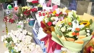 我們的節(jié)日·七夕 七夕來(lái)臨“花式浪漫”走俏市場(chǎng)